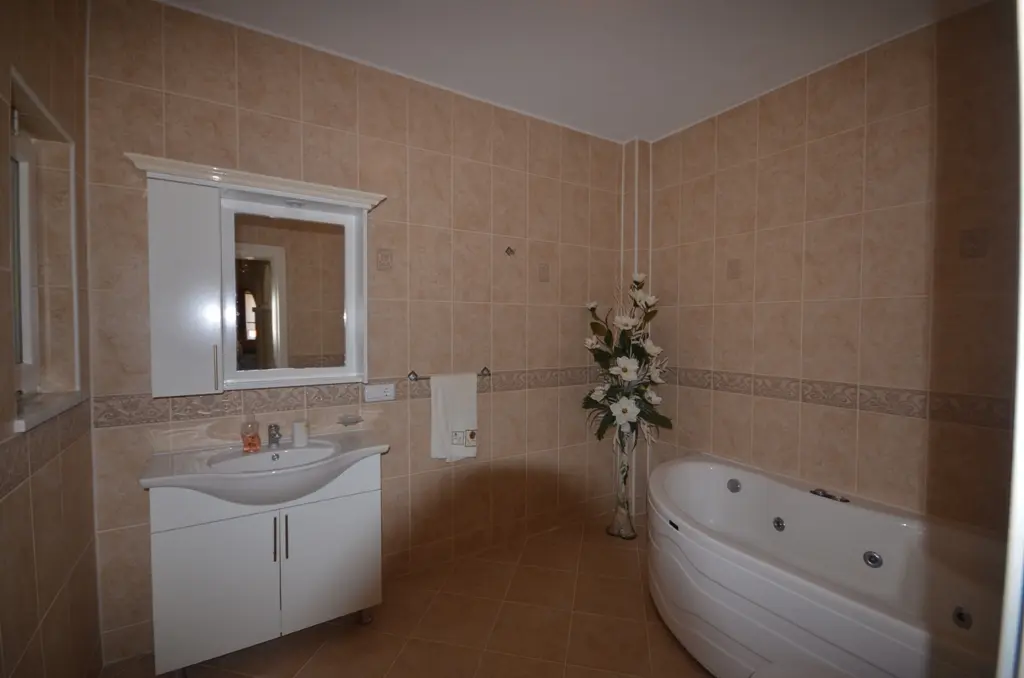 Jacuzzi tub